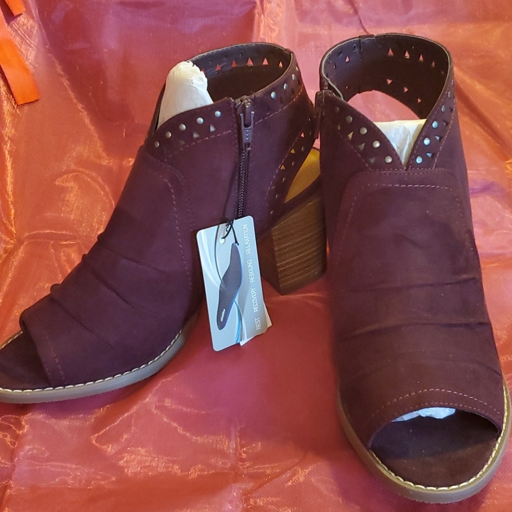 Burgundy suede Booties